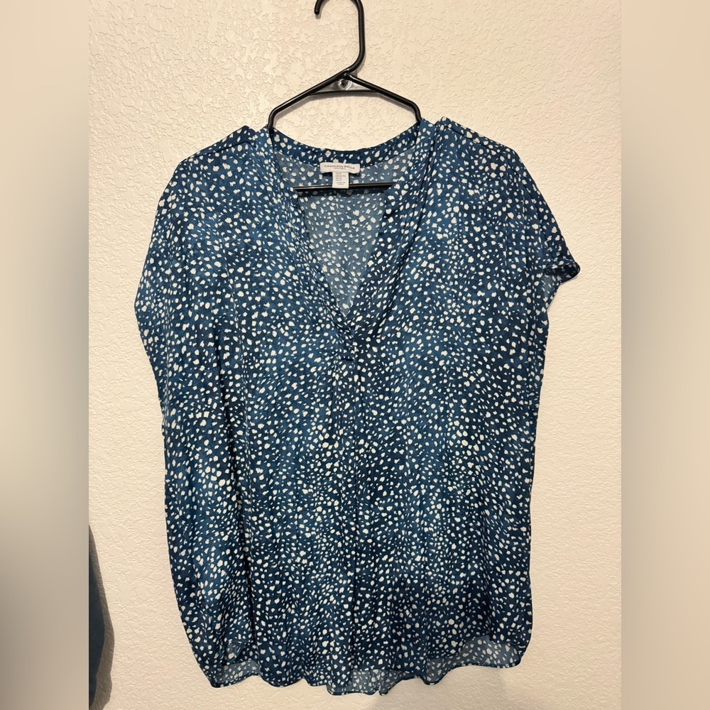 Carolina Belle‎ Speckled Blue and White Blouse